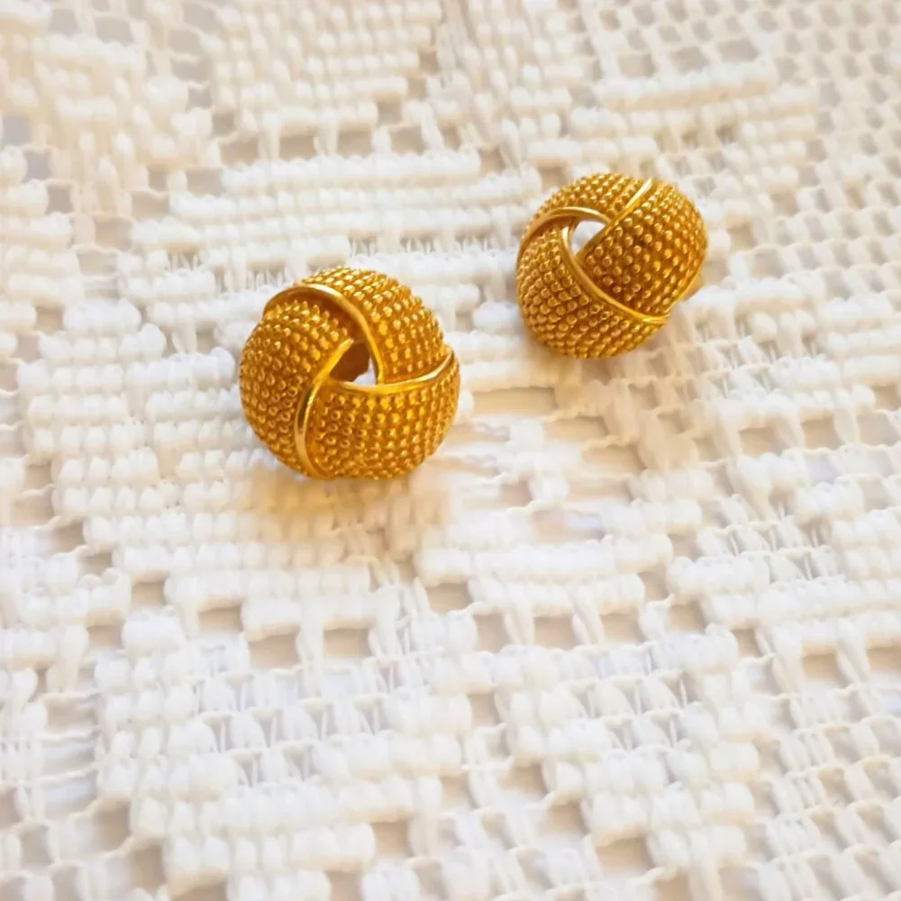 Avon Textured Knot Post Earrings Women's Vintage Gold Tone Stud Jewelry